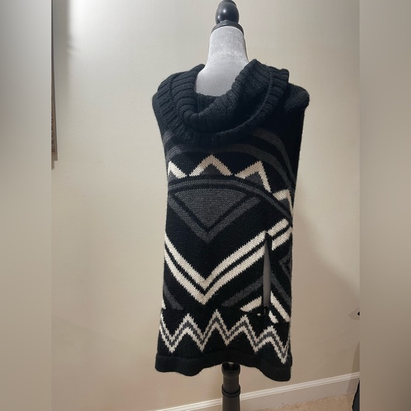 🎉2X Host Pick!🎉 BCBG MaxAzria “Sian” Poncho - Picture 5 of 10